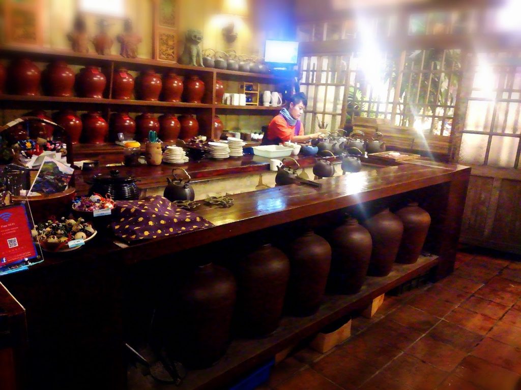 ☆茶芸館　九份茶房☆　丁寧に台湾茶を淹れてもらえます